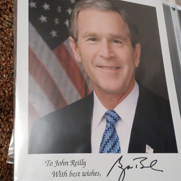 Autograph Other - Autograph pic of ex president George Bush jr